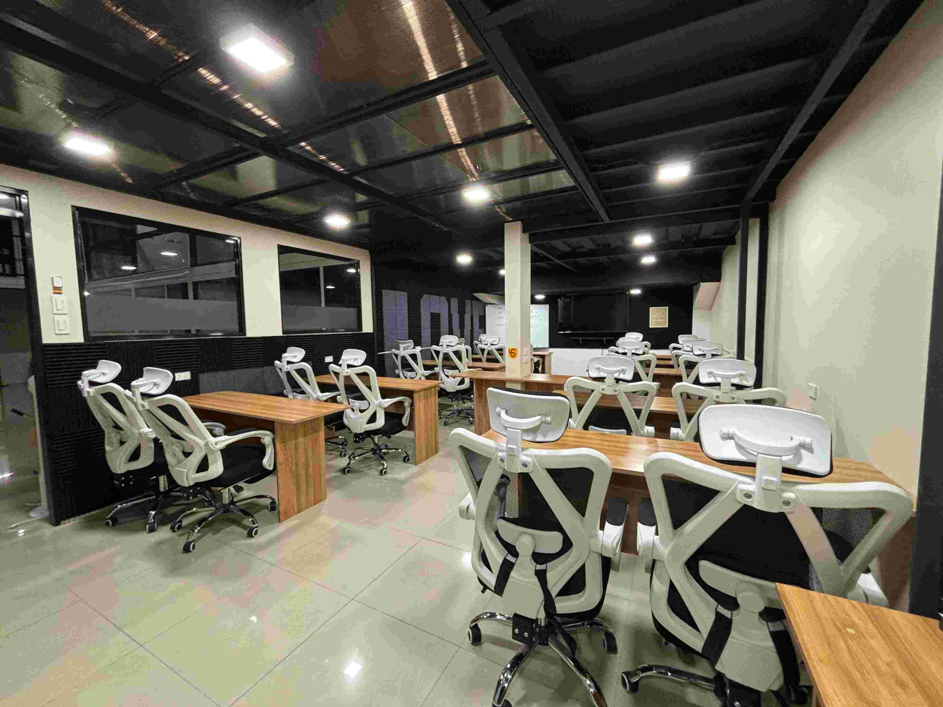 Regus — Felcris Centrale workspace view 3